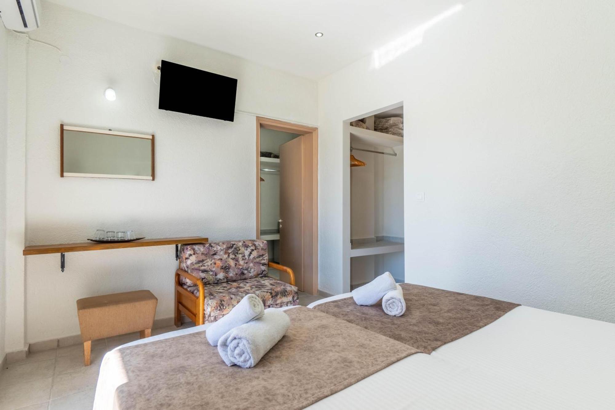 Angela Hotel & Apartments Gouviá Extérieur photo