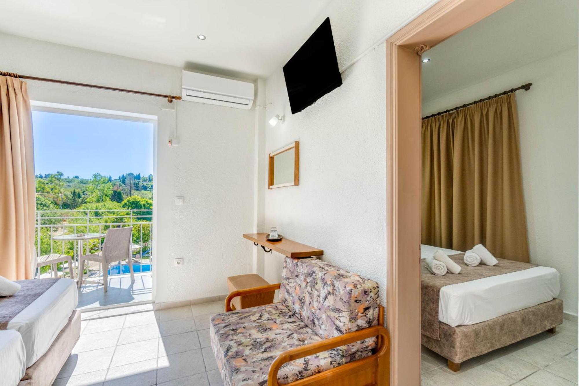 Angela Hotel & Apartments Gouviá Extérieur photo