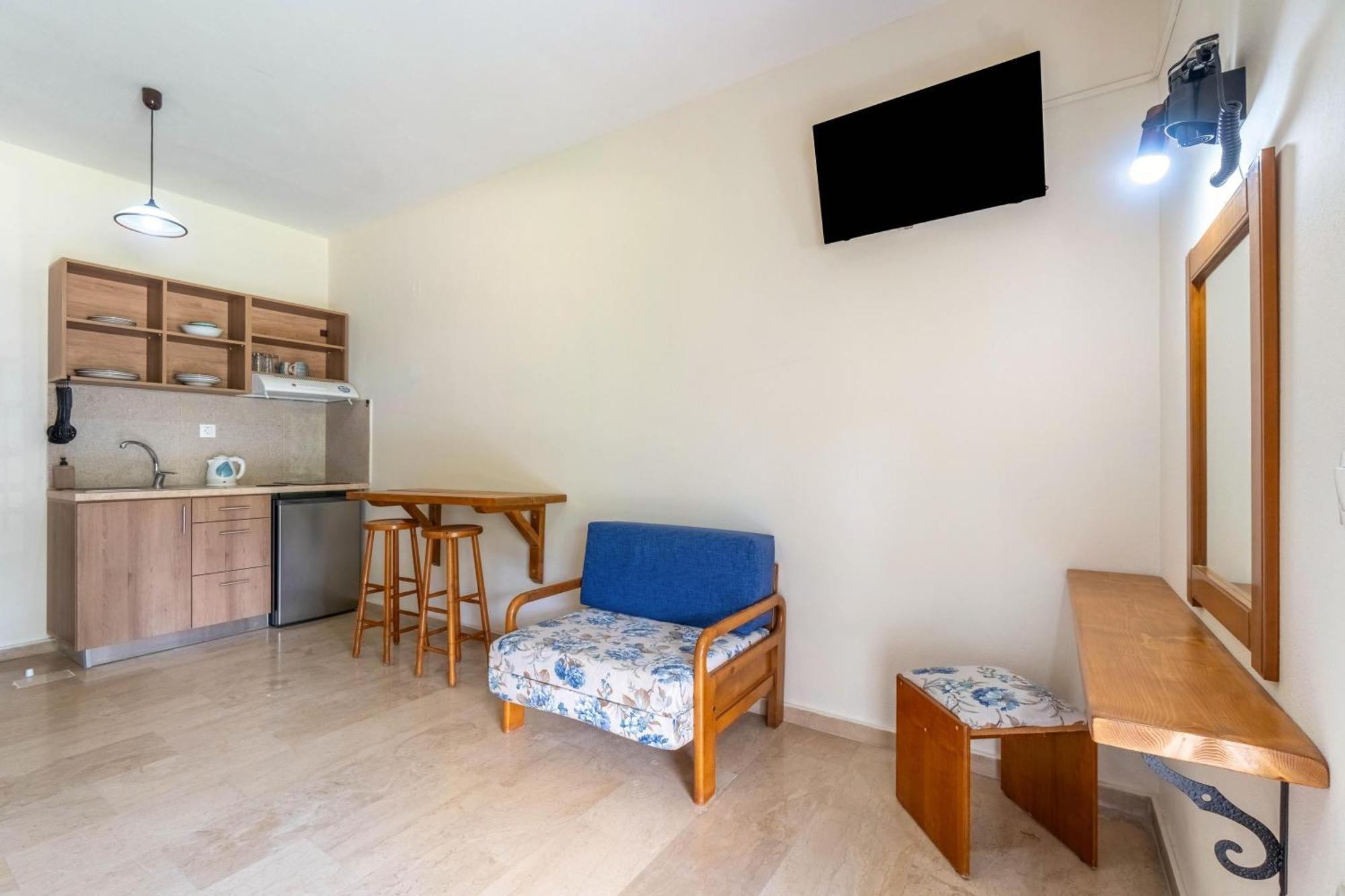 Angela Hotel & Apartments Gouviá Extérieur photo