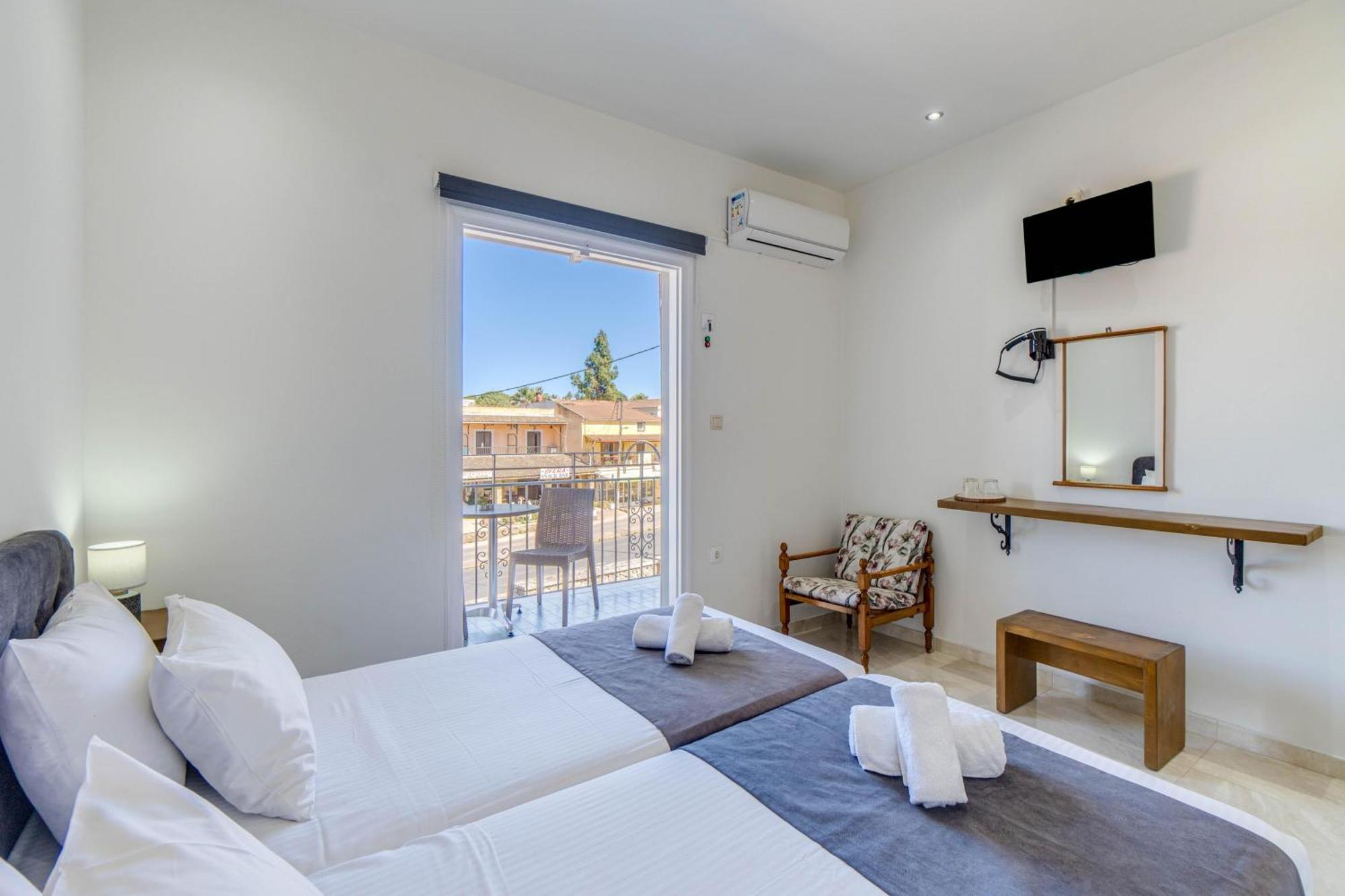 Angela Hotel & Apartments Gouviá Extérieur photo