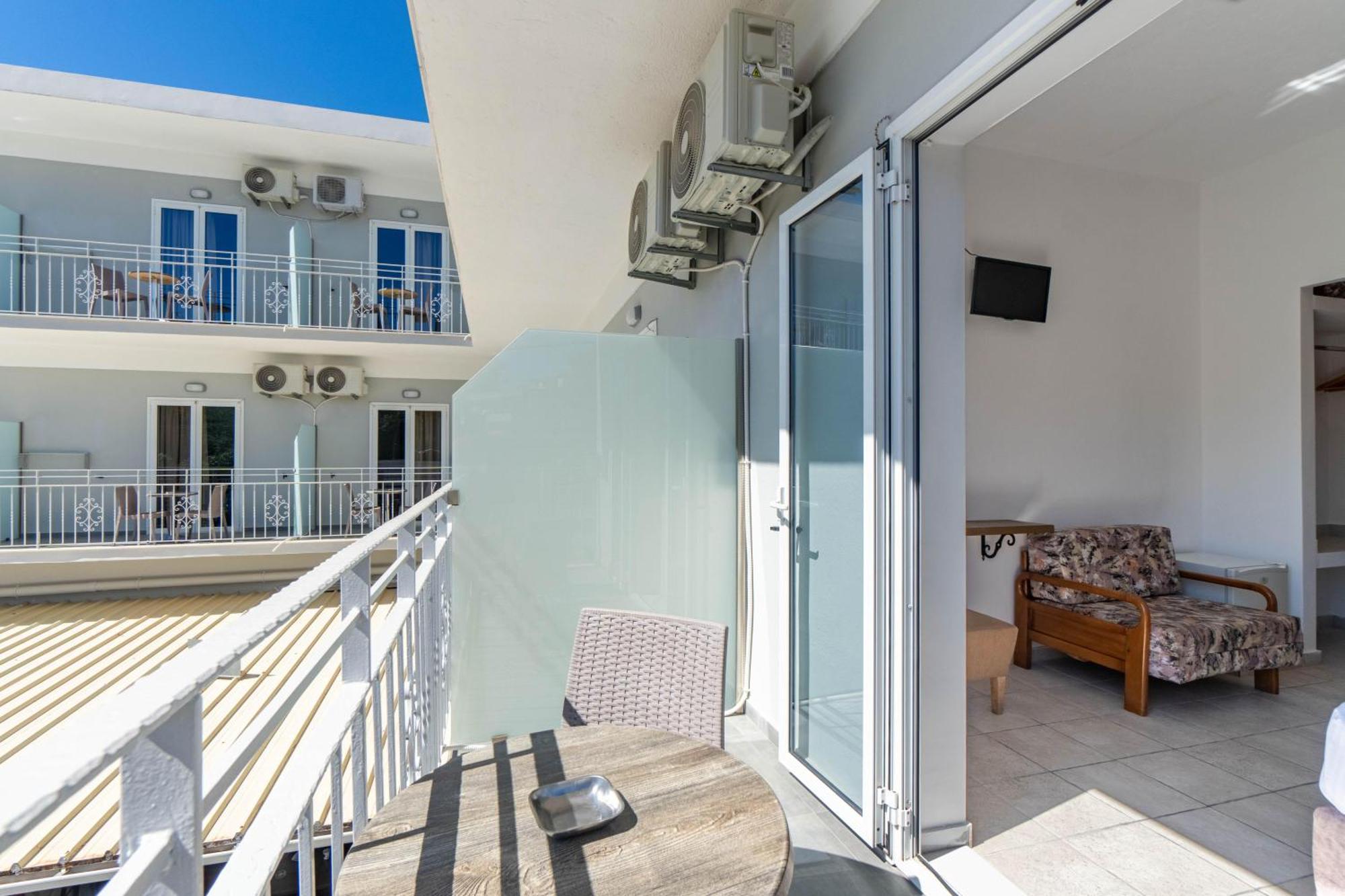 Angela Hotel & Apartments Gouviá Extérieur photo