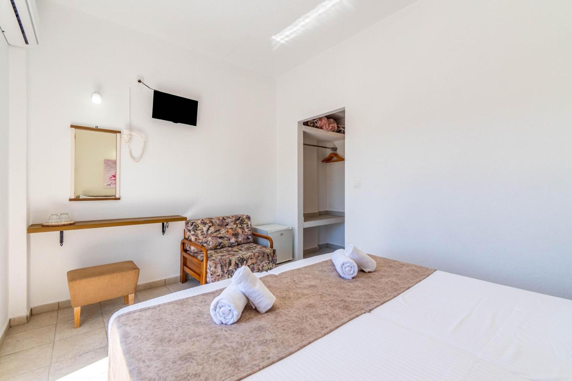 Angela Hotel & Apartments Gouviá Extérieur photo